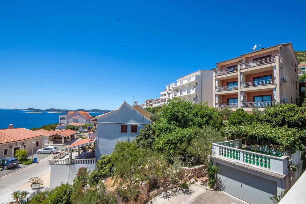Apartments Rosanda Пакоштане Екстер'єр фото